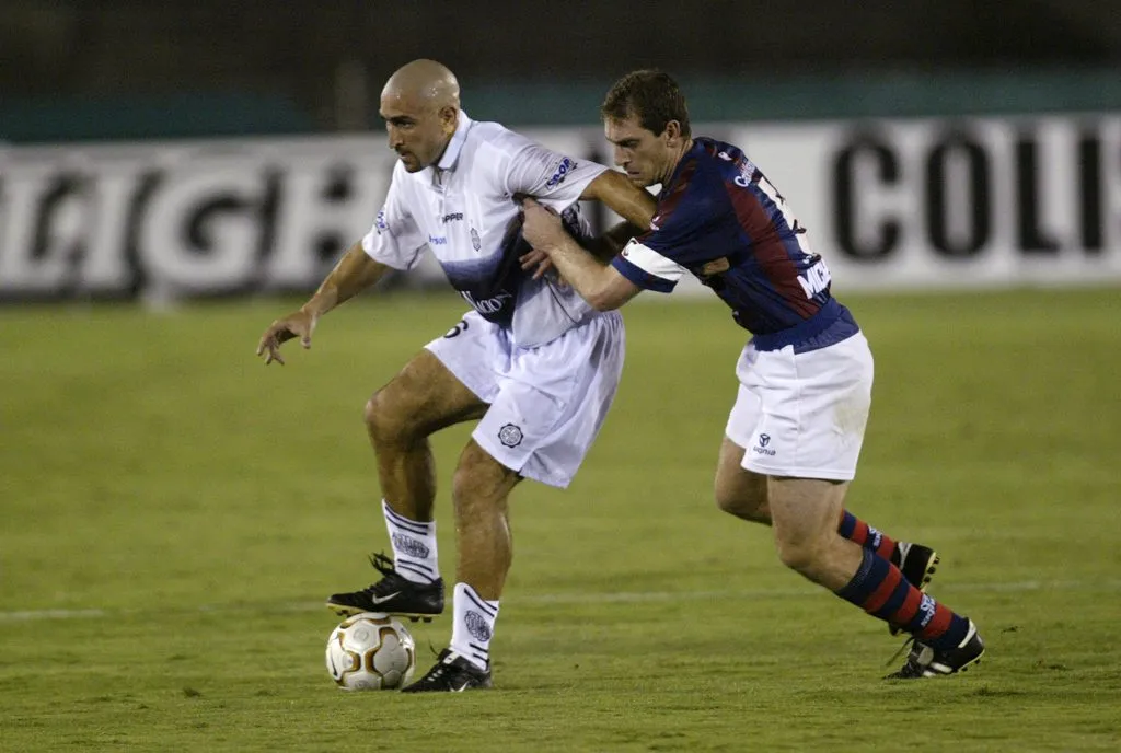 Jugando para Olimpia ante San Lorenzo. Foto Getty Images.