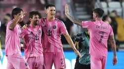 Telasco Segovia, Messi, Allende y De Paul celebran un gol de Inter Miami.