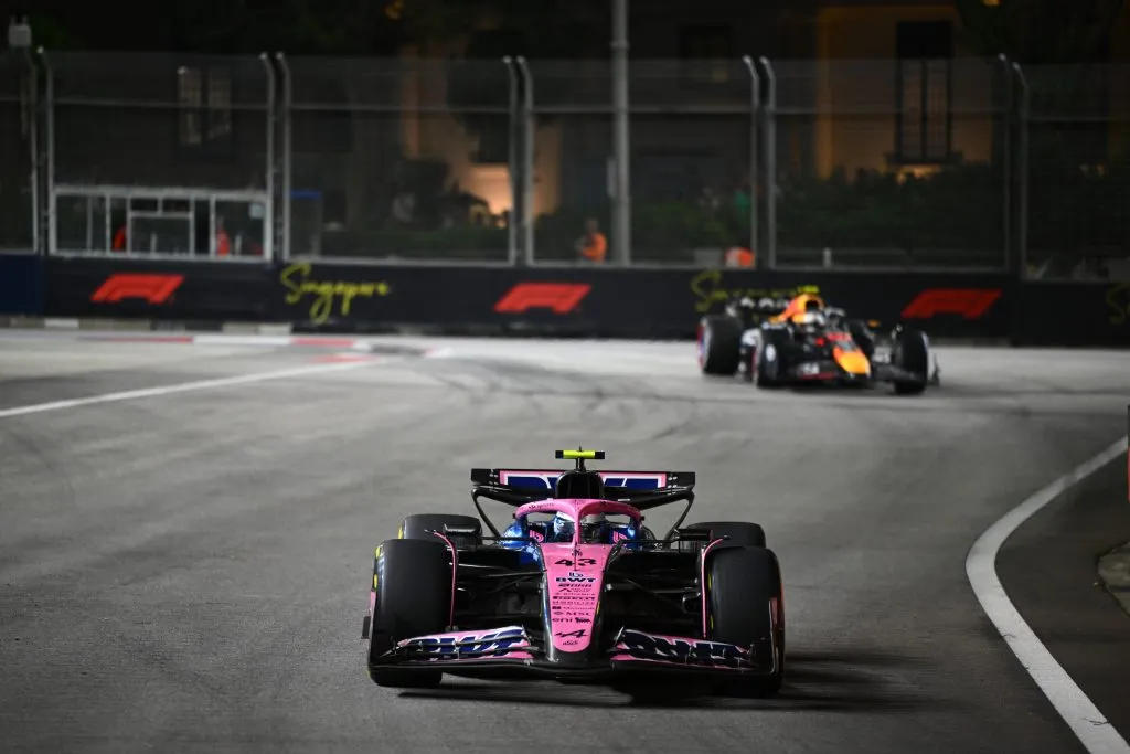 Franco Colapinto sobre su A525 durante el GP de Singapur (Getty Images).
