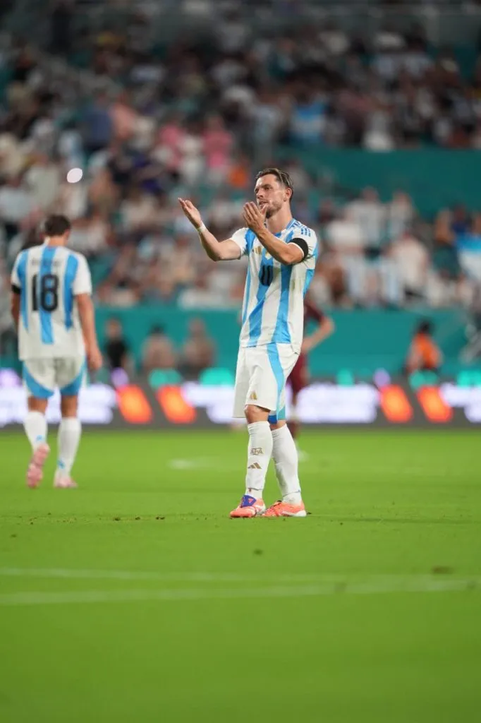 Giovani Lo Celso celebra su gol ante Venezuela. (Prensa AFA)