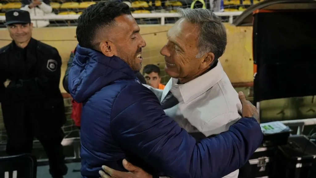 Carlos Tevez y Miguel Ángel Russo. (El Gráfico)