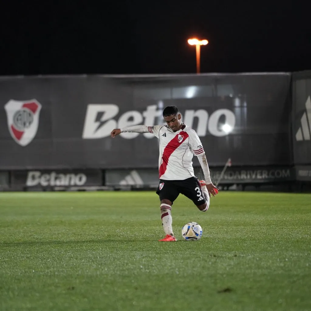 Lisandro Bajú, lateral izquierdo de la Reserva de River. (Prensa River).