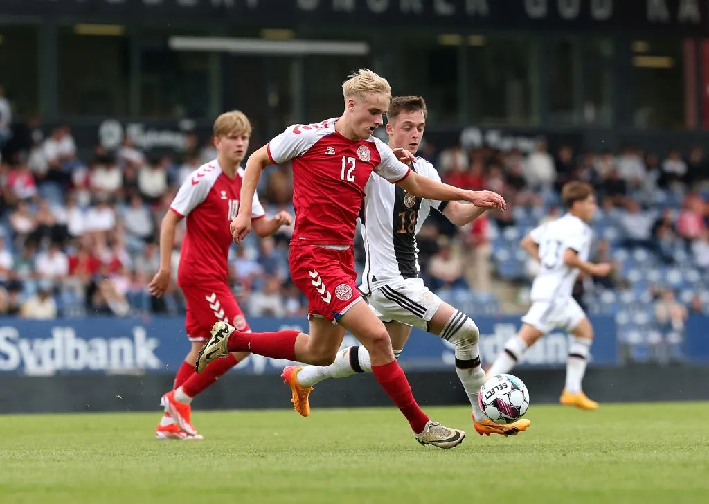 Víctor Froholdt con la Selección de Dinamarca Sub 19 (Getty).