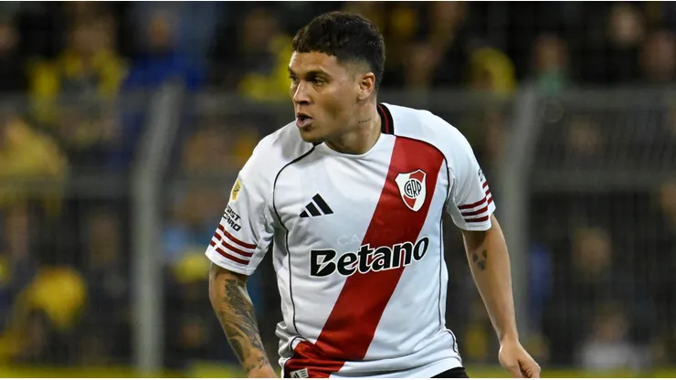 Juanfer Quintero con la camiseta de River.