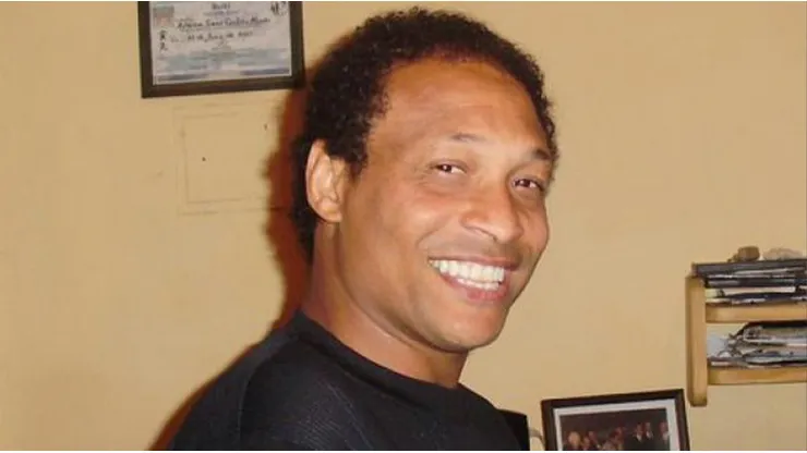 Adriano Tomás Custodio Mendes, el jugador oriundo de Cabo Verde que dejó su huella en el fútbol argentino.