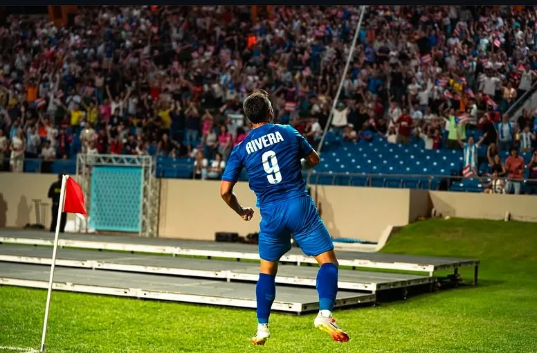 Ricky Rivera con la Selección de Puerto Rico.