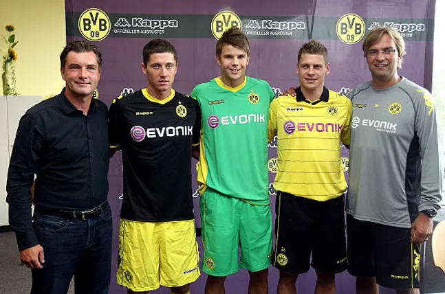 Lewandowski terminó fichando con el Dortmund, el resto es historia.