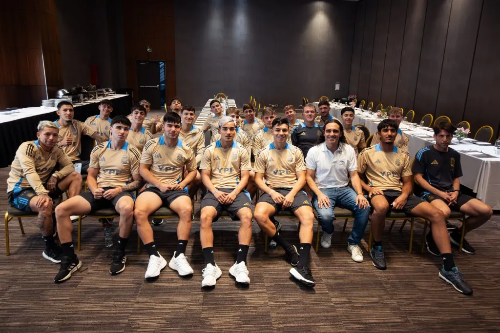 El plantel recibió la visita de Juan Pablo Sorín, campeón mundial Sub 20 hace 30 años.