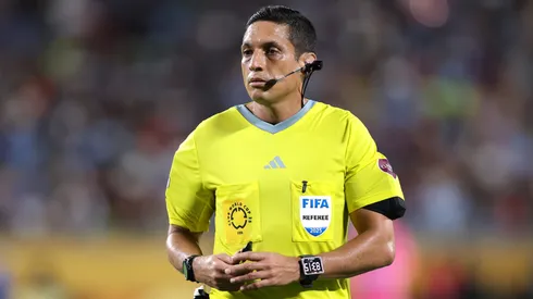 Jesús Valenzuela, árbitro venezolano a cargo de Flamengo vs. Racing.