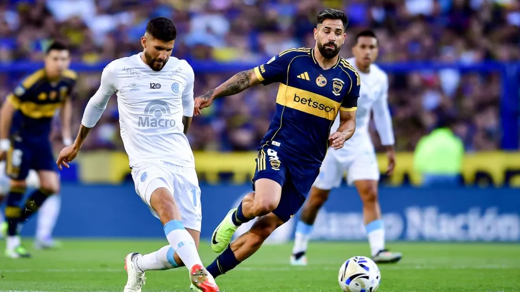 Milton Giménez en el reciente duelo ante Belgrano.