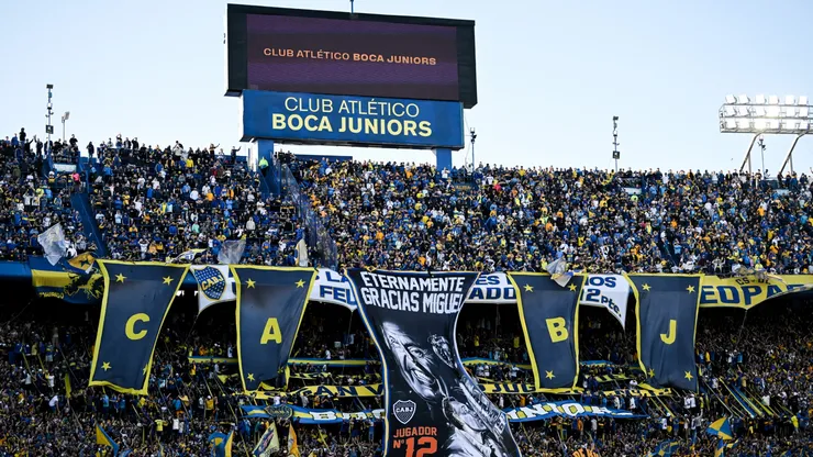 Los hinchas de Boca homenajearon a Miguel Russo en La Bombonera