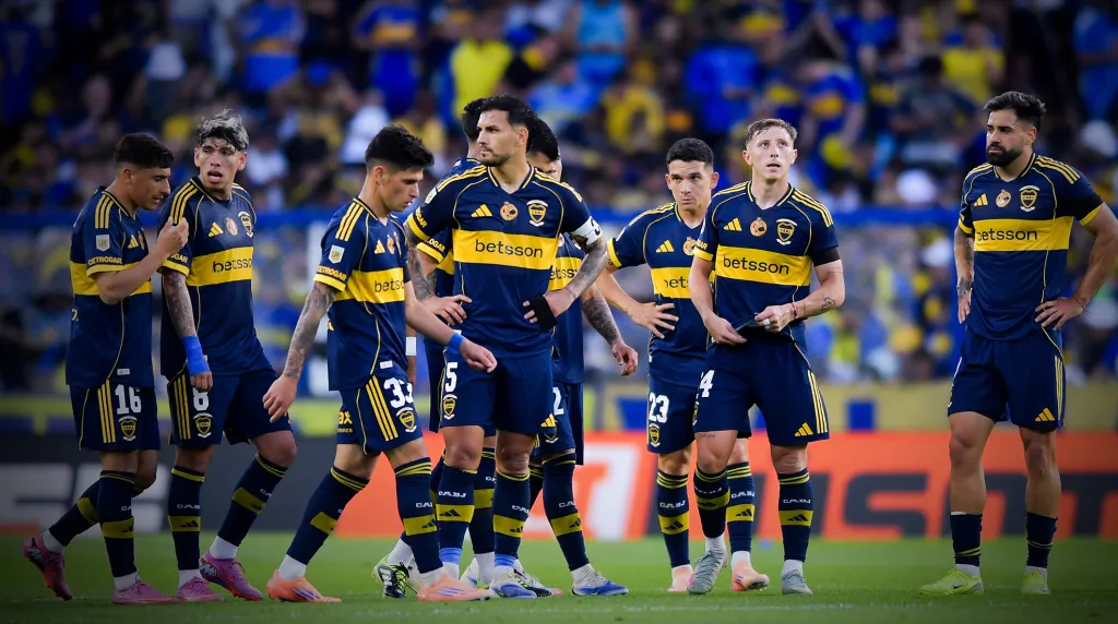 Los jugadores de Boca tras la derrota ante Belgrano de Córdoba. (Getty Images)