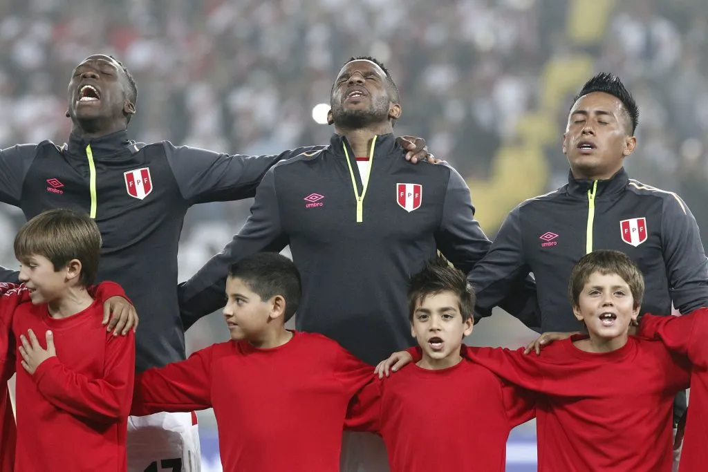 Luis Advíncula, Jefferson Farfán y Christian Cueva. (Getty Images)