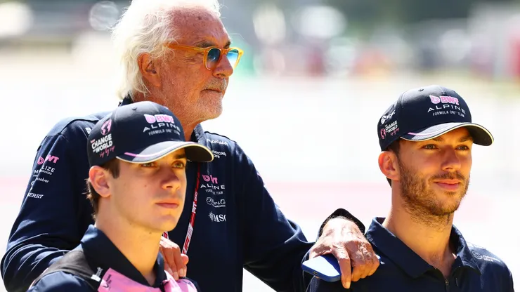 Flavio Briatore junto a Franco Colapinto y Pierre Gasly.