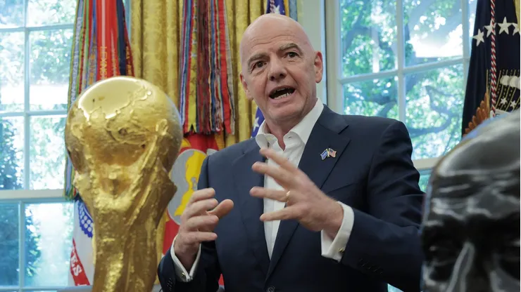 El presidente de FIFA visitó La Paz.