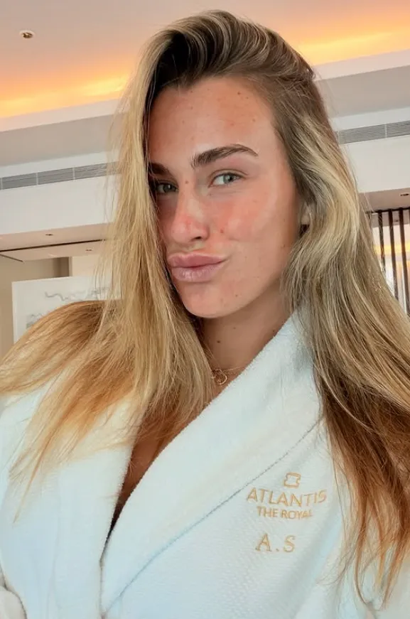 Sabalenka y su bata personalizada. (Foto: @arynasabalenka).