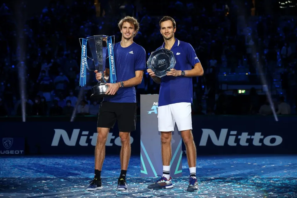 Zverev le ganó a Medevedev la final del ATP Finals 2021. (Foto: Getty).