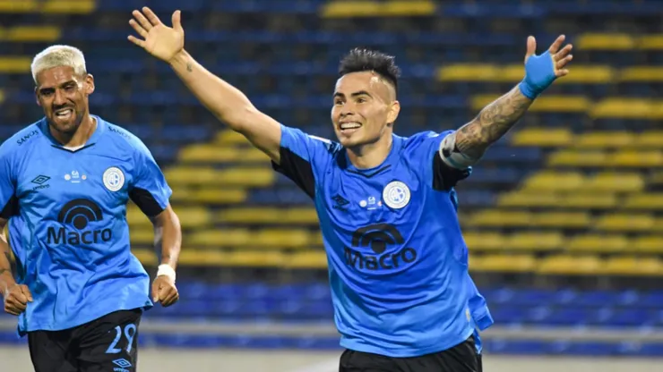 Lucas Zelarayán, futbolista de Belgrano de Córdoba ante Argentinos Juniors por Copa Argentina.