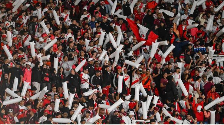 Los hinchas de River presentes en el Mario Alberto Kempes.