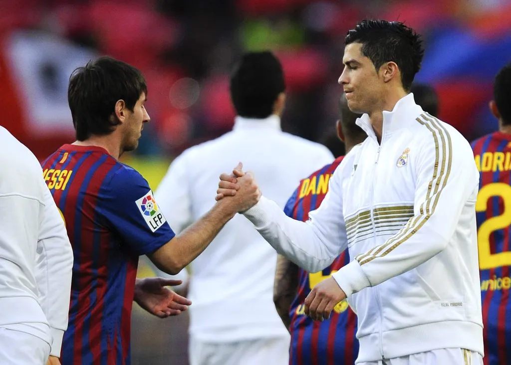 Messi y Ronaldo durante uno de sus tantos enfrentamientos en el clásico español (Getty Images)