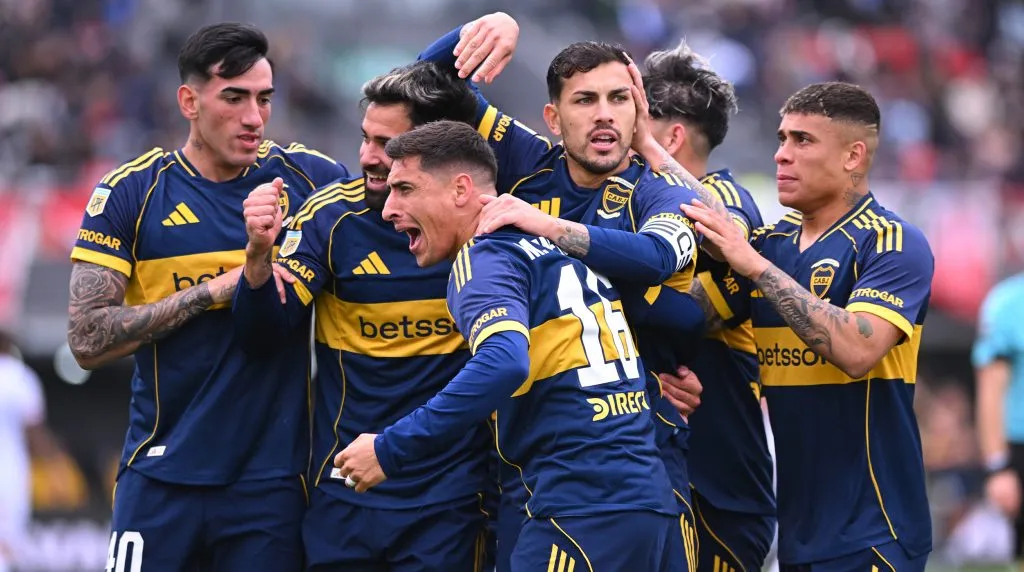 Boca festeja uno de sus goles ante Barracas.