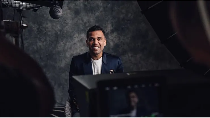 Dani Alves dio a conocer su nueva faceta religiosa.