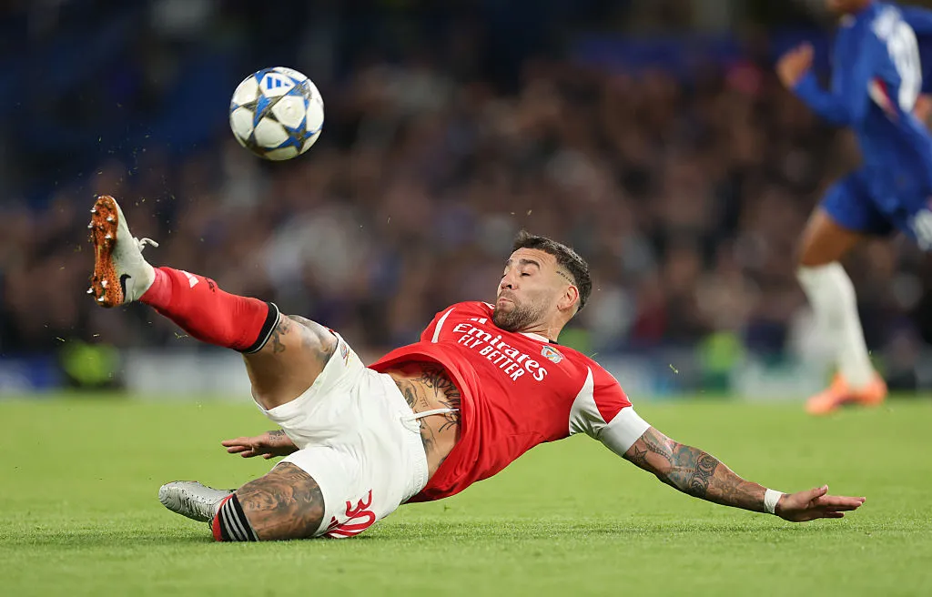 El nivel de Otamendi es el de un jugador joven, aseguró Mourinho. (Getty)