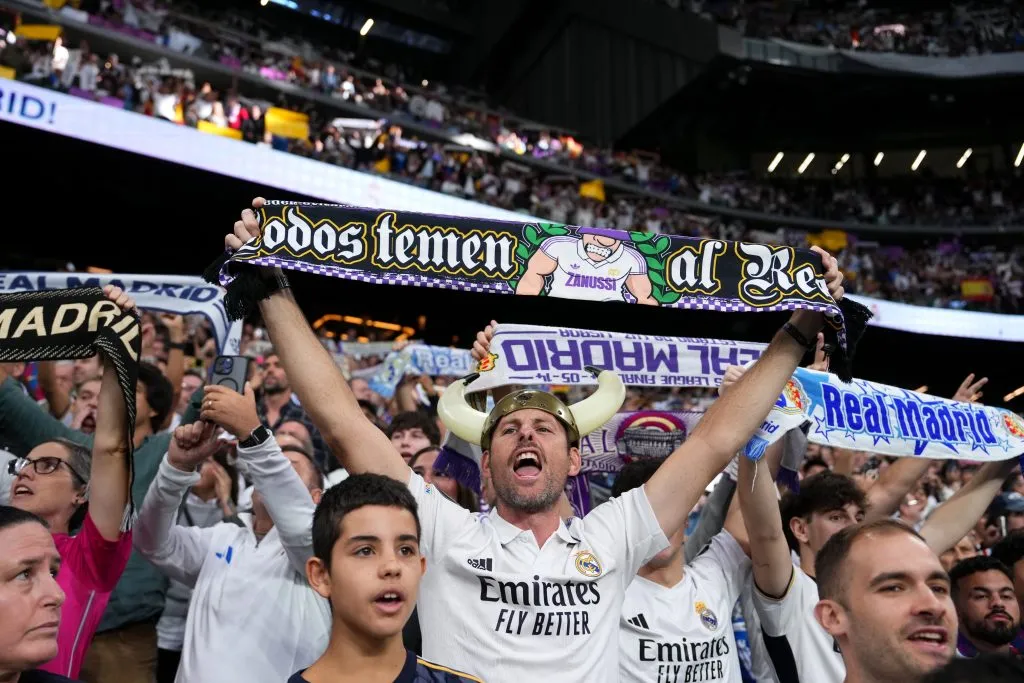 Hinchas de Real Madrid durante el clásico del último domingo. (Getty).