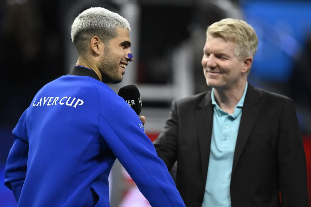 Alcaraz es entrevistado por Courier en la Laver Cup 2025. (Foto: Getty).