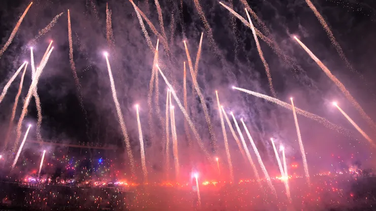 El impactante recibimiento de los hinchas de Racing ante Flamengo por la Copa Libertadores.
