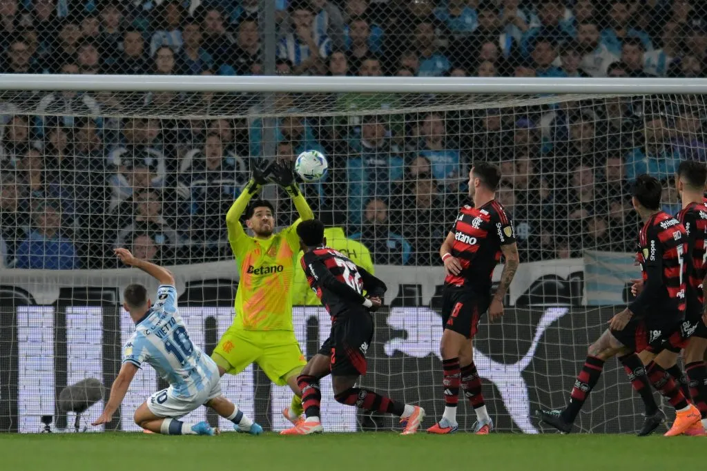 Agustín Rossi vs. Racing en el Estadio Presidente Perón.