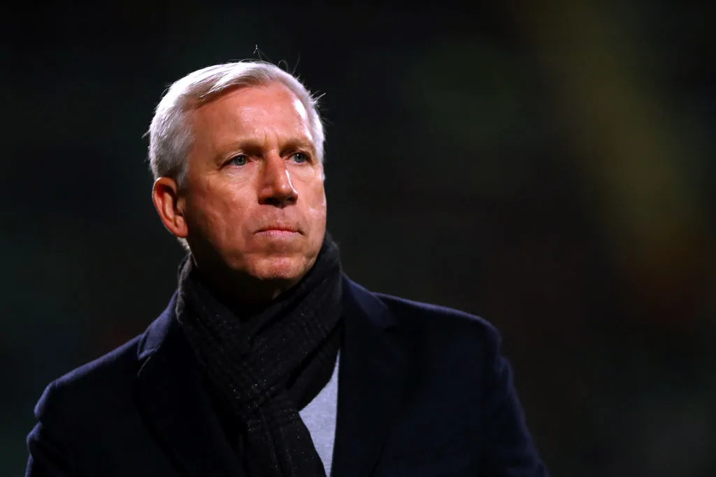 Con más de cinco años como DT del club, Alan Pardew es una voz autorizada del Newcastle. (Getty)