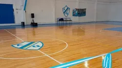 La cancha de básquet de Argentino de Quilmes. (Foto: redes)