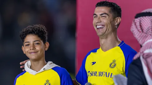 Cristiano Ronaldo junto a su hijo mayor, en la presentación de Al Nassr.