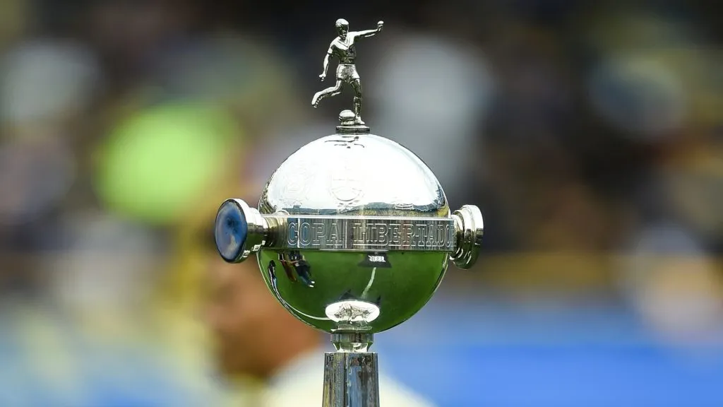 El trofeo de la Copa Libertadores.