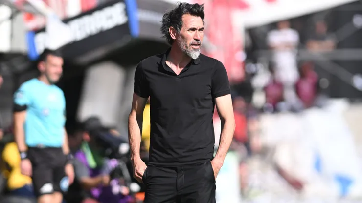 Eduardo Domínguez, director técnico de Estudiantes de La Plata en la derrota ante Boca.