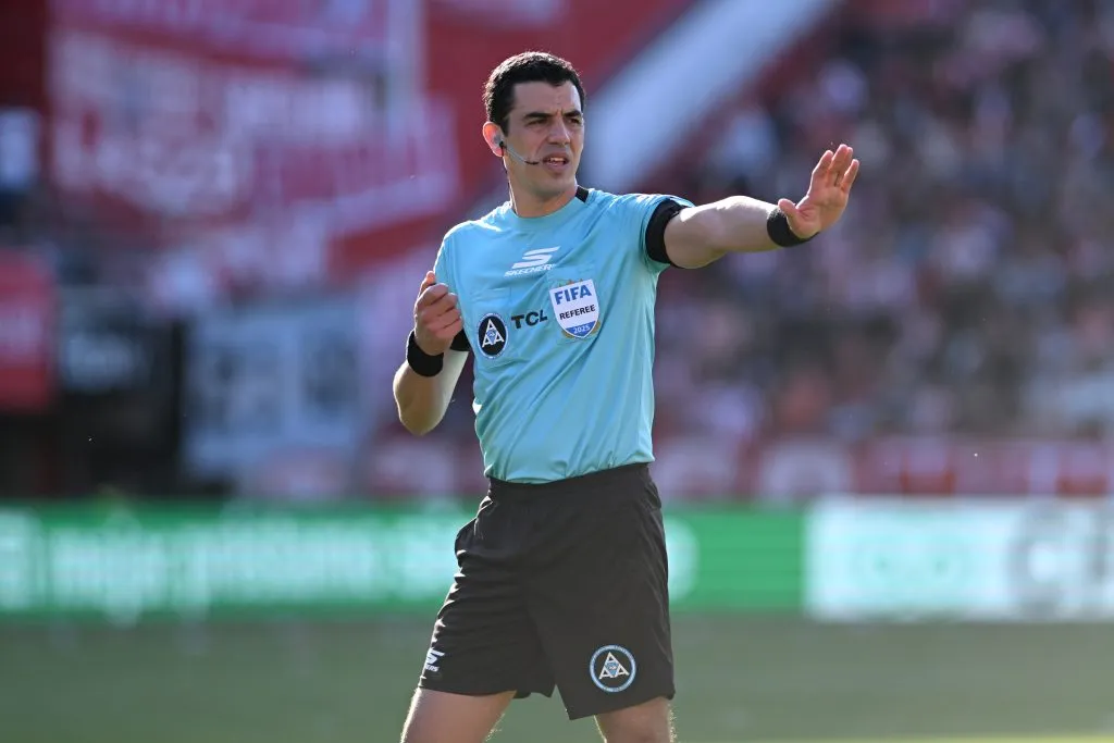 Leandro Rey Hilfer, el árbitro en Estudiantes – Boca. (Getty Images)