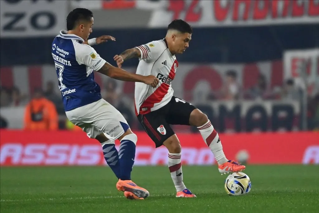 Juan Fernando Quintero con la pelota. (Foto: Prensa River)