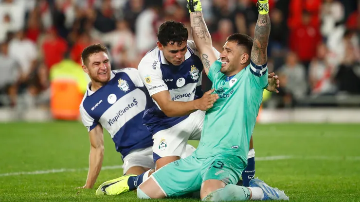Nelson Insfrán tras atajarle el penal a Miguel Borja en la última jugada de River vs. Gimnasia.