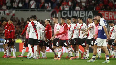 El plantel de River tras perder ante Gimnasia y Esgrima de La Plata.