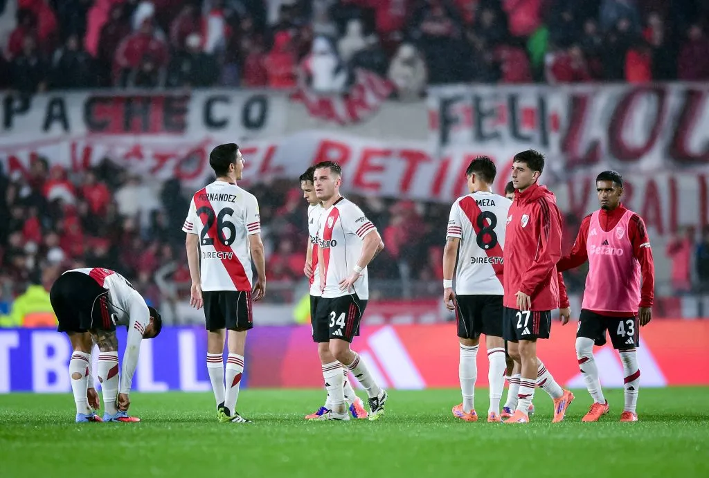 Los jugadores de River tras perder ante Sarmiento por el Torneo Clausura 2025. (Getty Images)