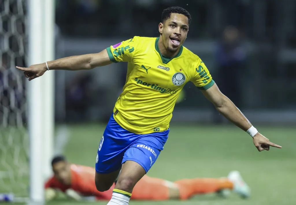 Vítor Roque es seguido de cerca por Manchester United (Getty Images).