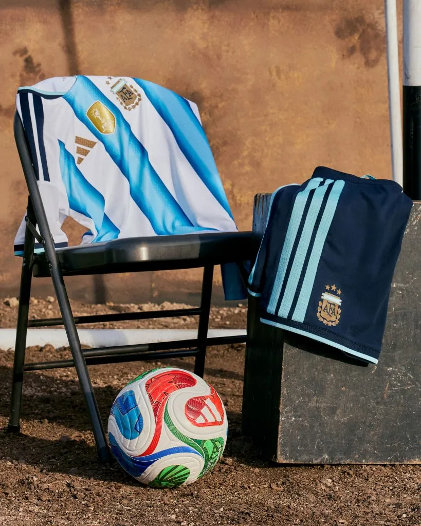La nueva vestimenta titular de la Selección Argentina para el Mundial 2026.