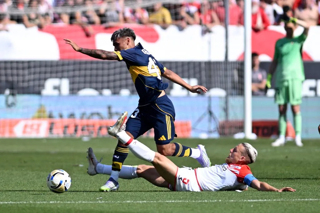 Milton Delgado, en acción ante Estudiantes.