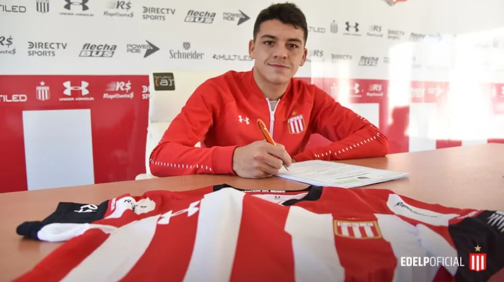 Diego García en su presentación como nuevo jugador de Estudiantes de La Plata.