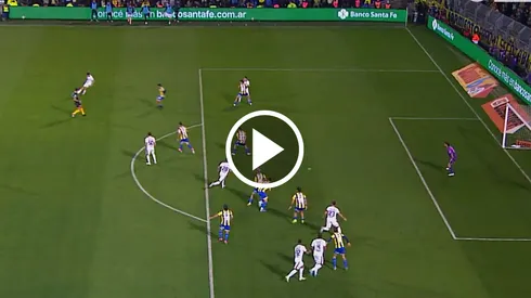 La jugada que desató la polémica en Rosario Central vs. San Lorenzo.