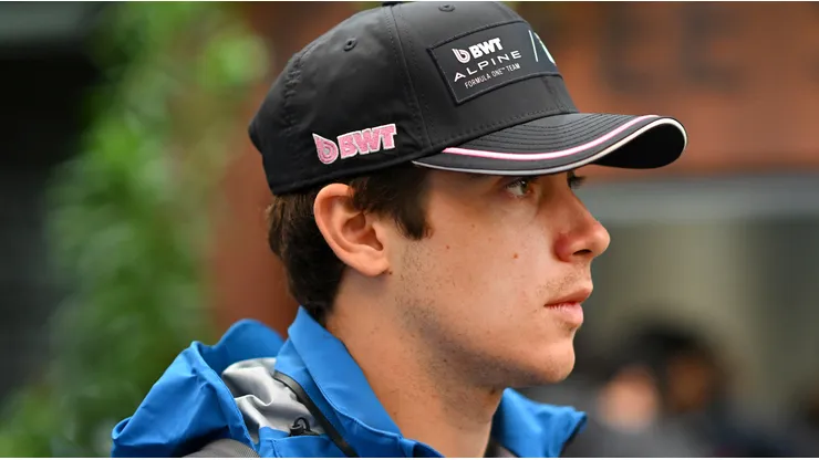Colapinto en el paddock de Interlagos.