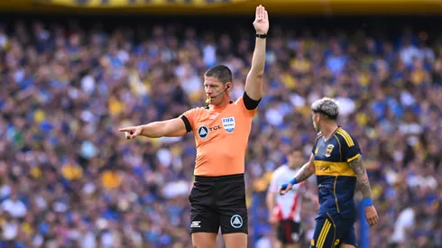 Nicolás Ramírez dirigiendo el Superclásico.