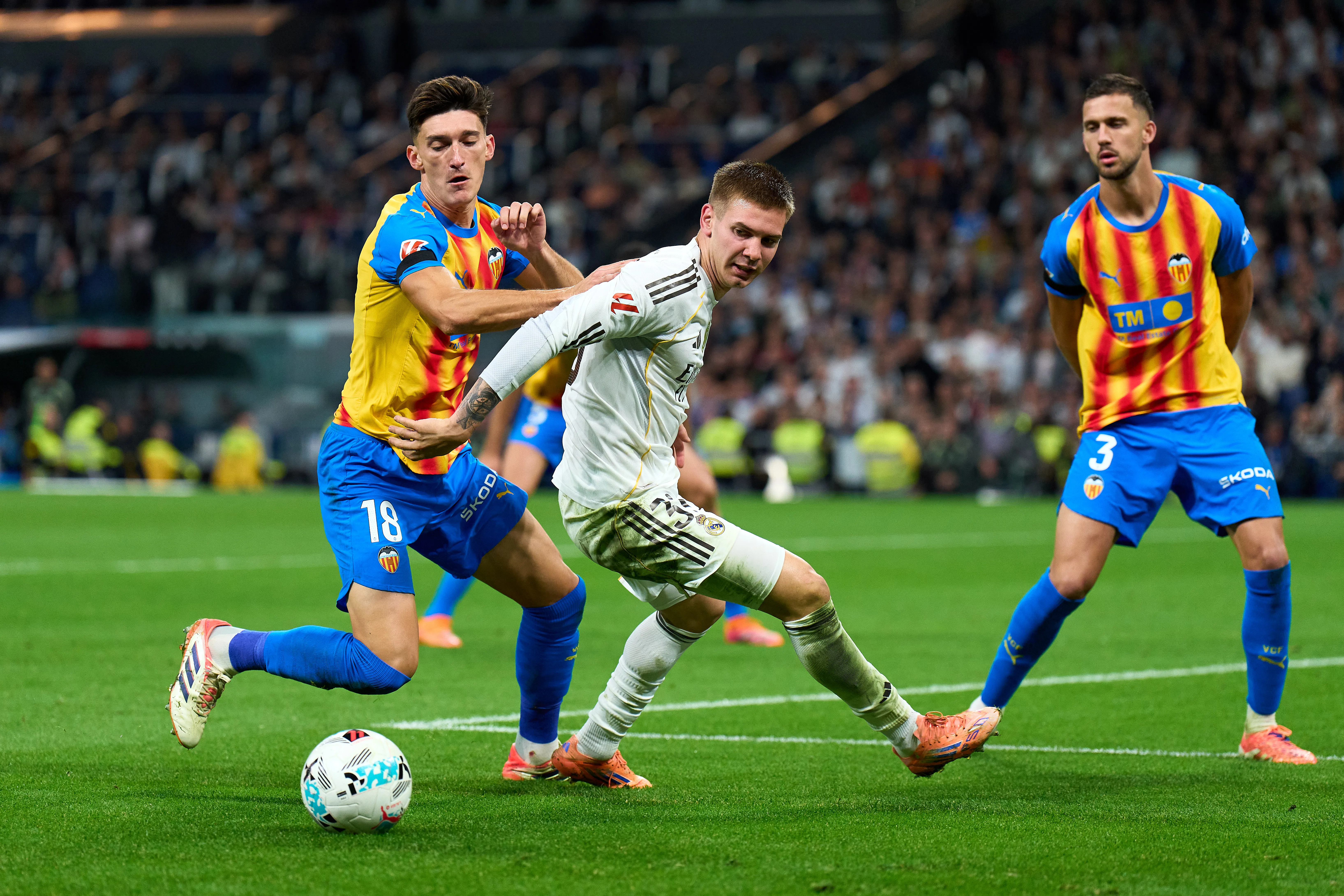 Antes de parar, el rendimiento de Mastantuono había mermado a causa de sus molestias físicas. (Getty).