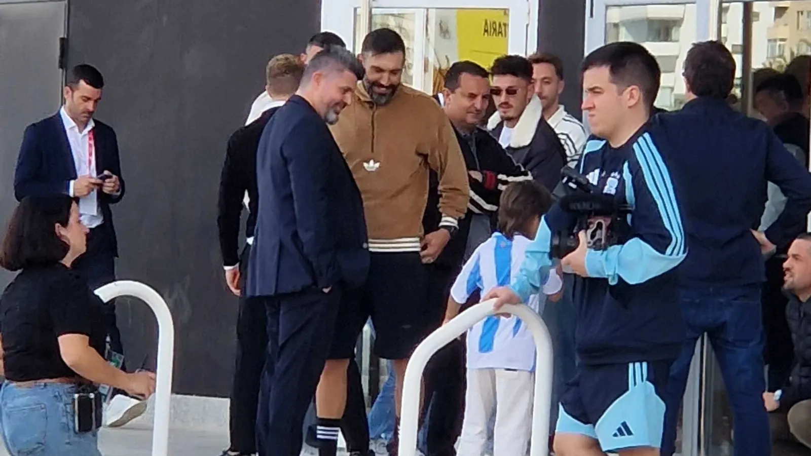 Christian Bragarnik y Eder Sarabia, presentes en el entrenamiento de Argentina: Bolavip